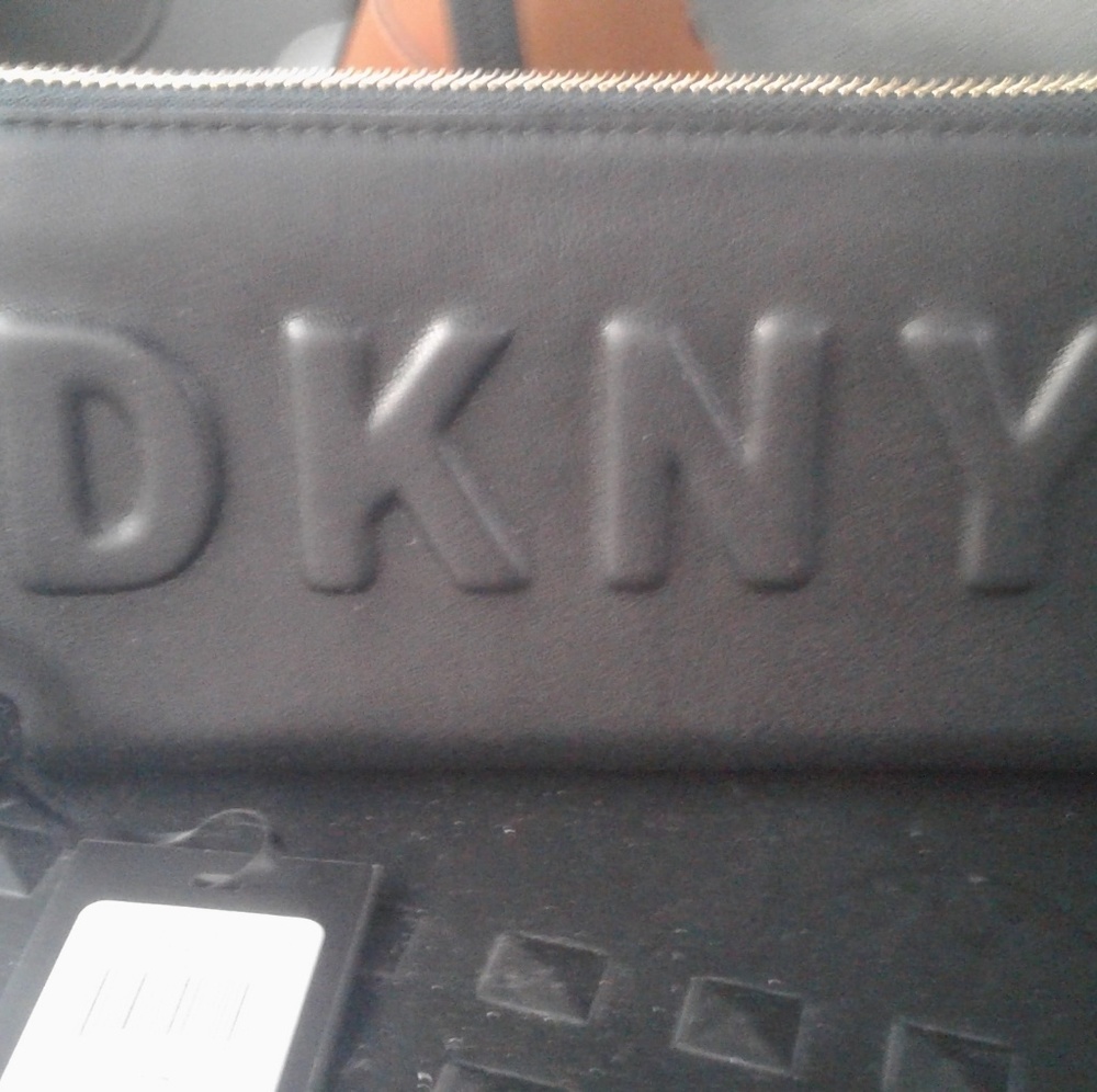 DKNY Wallet.Nwt.